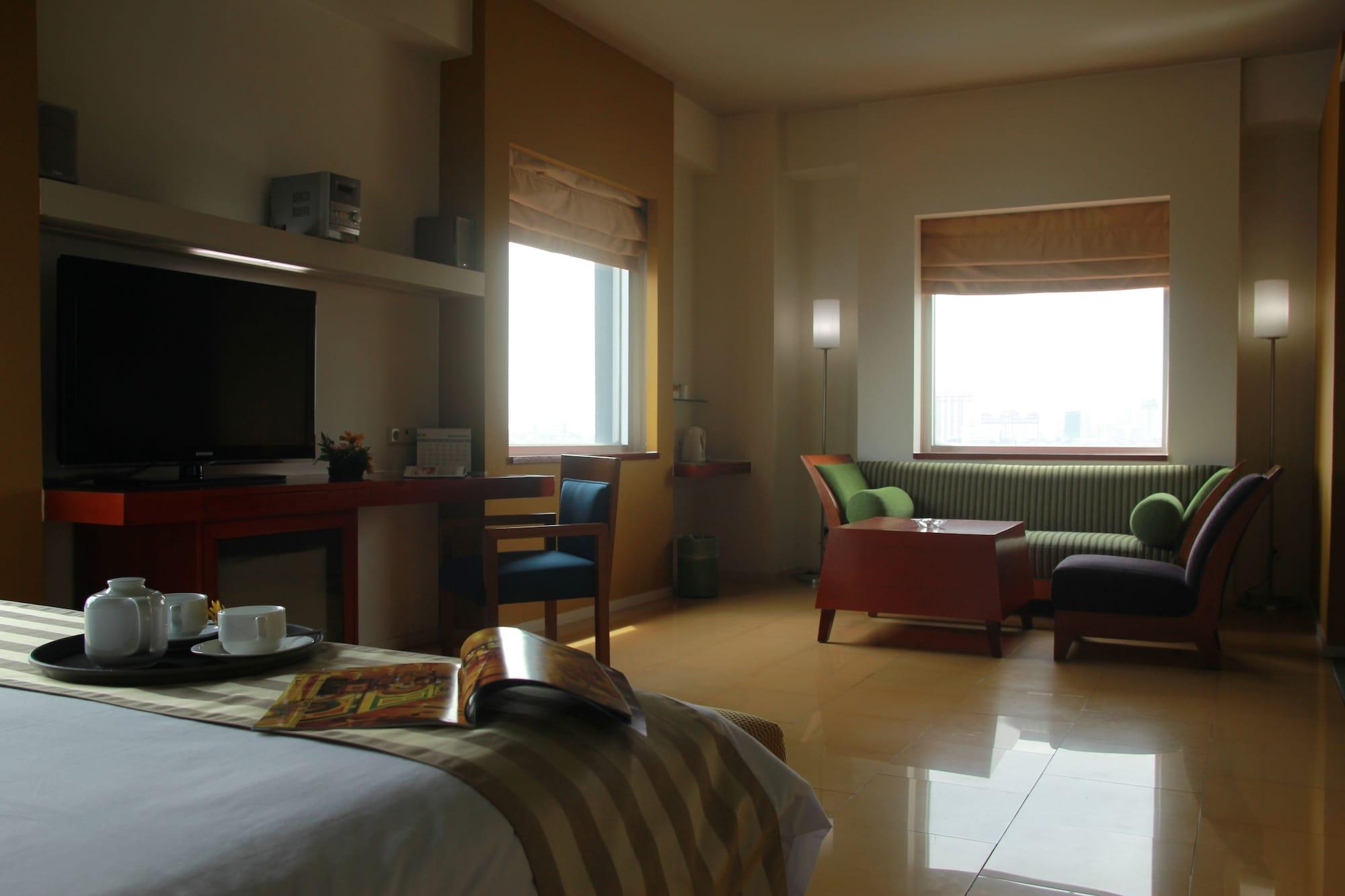 Sparks Life Jakarta, Artotel Curated Luaran gambar