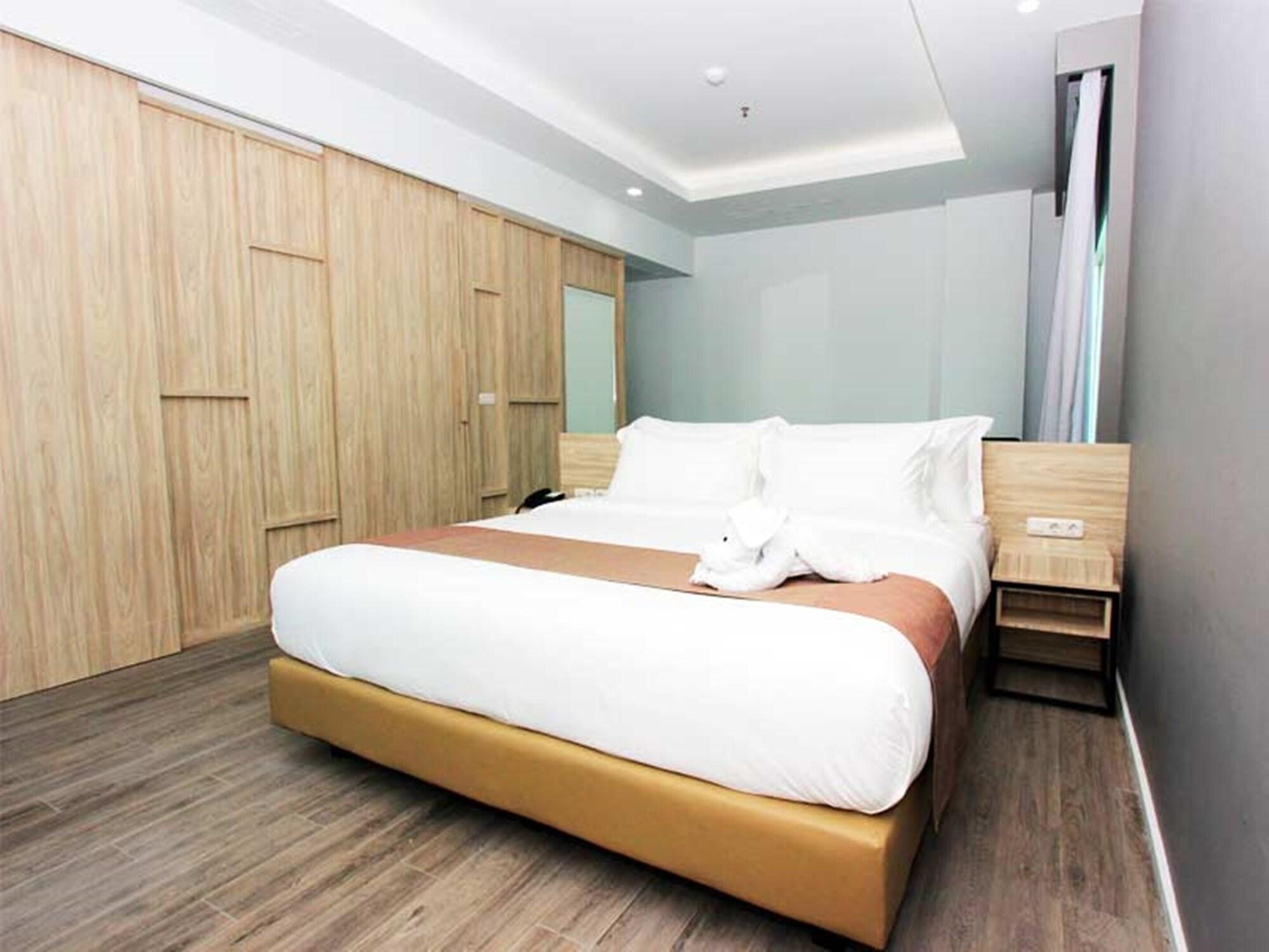 Sparks Life Jakarta, Artotel Curated Luaran gambar
