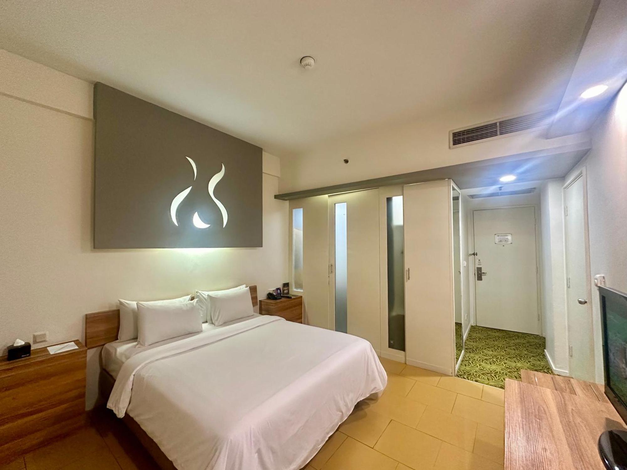 Sparks Life Jakarta, Artotel Curated Luaran gambar